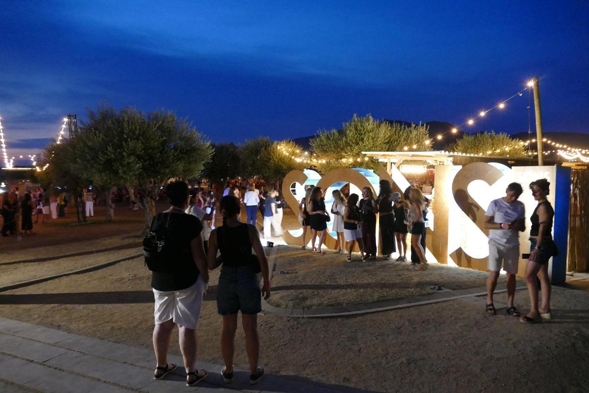 EN IMATGES | Les Nancys Rubias i Fangoria revolucionen la Ciutadella de Roses en el marc del festival Sons del Món