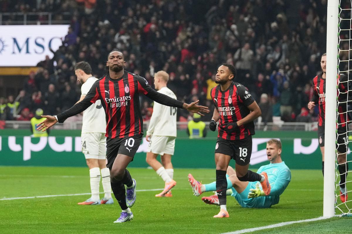 Rafael Leao celebra el gol del AC Milan ante la Lazio