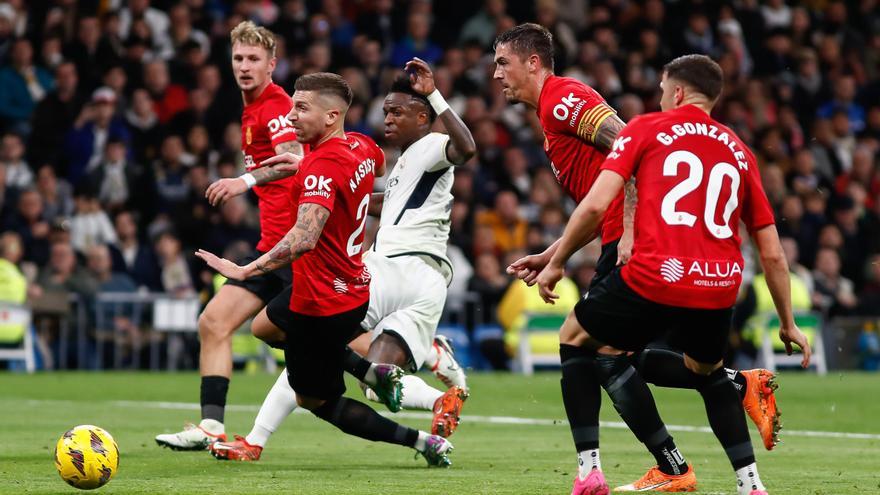 Un grandioso Mallorca desperdicia una inmejorable ocasión en el Bernabéu