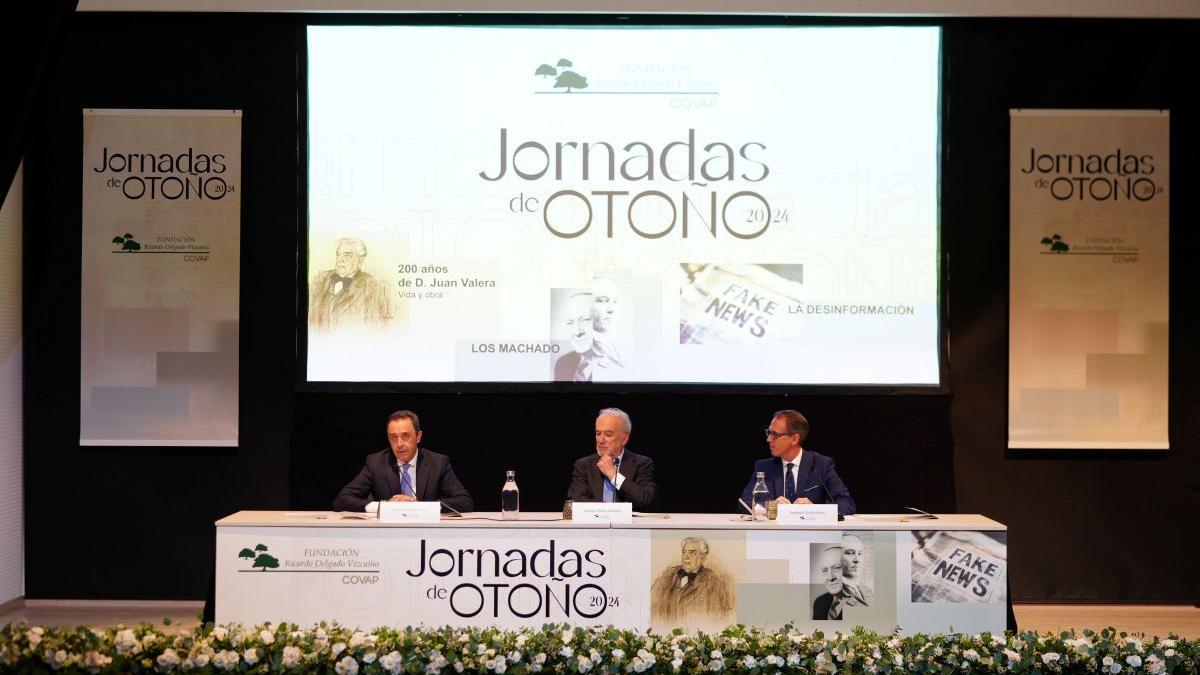 Ricardo Delgado, Santiago Muñoz Machado y Santiago Cabello, en la inauguración de las Jornadas de Otoño el pasado año.