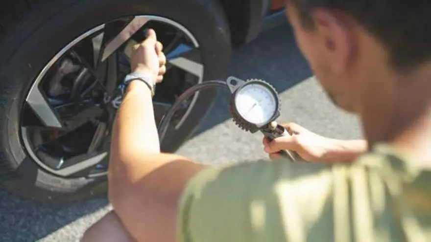 ¿No revisas tus neumáticos en invierno? Esta es la multa que te pueden poner