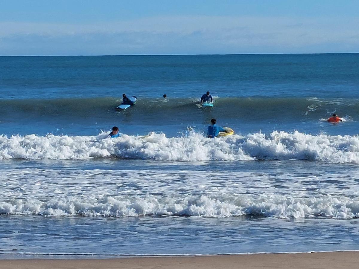 Clase de surf en el Marenyet.