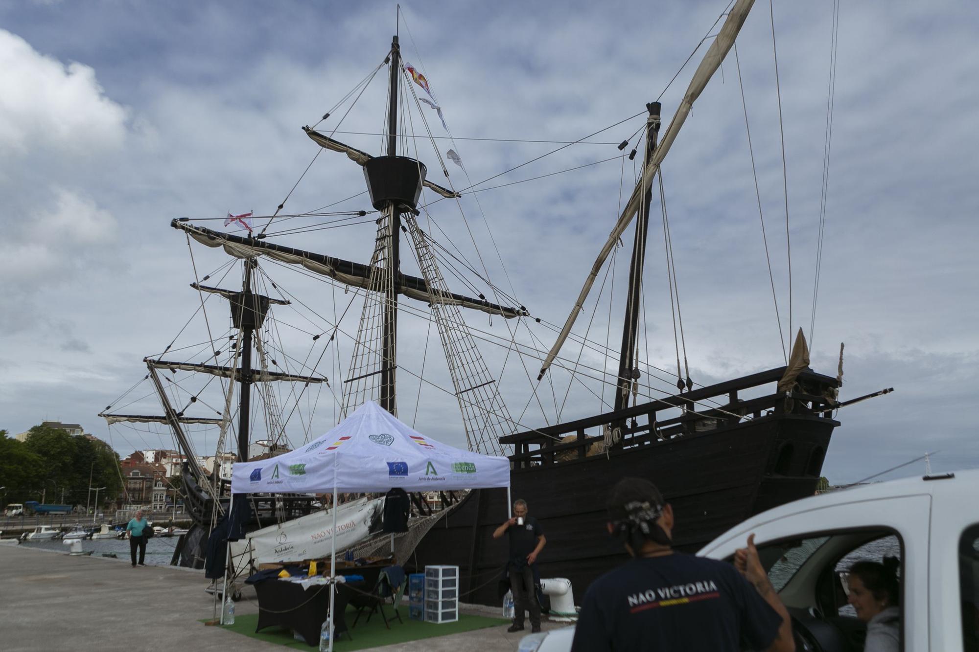 La nao "Victoria" atraca en el puerto de Avilés