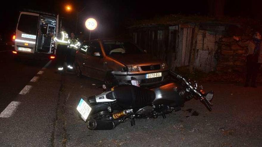 Accidente mortal por la colisión entre un turismo y una motocicleta.