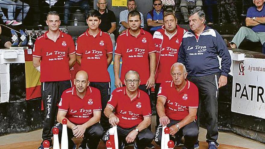 Plantilla de la Peña El Biche de la temporada pasada, con el fallecido Merchán, agachado a la derecha.