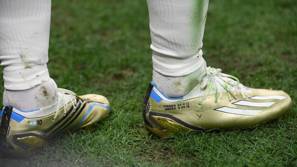 Messi lleva el nombre de sus hijos en las botas con las que jugó la final ante Francia.