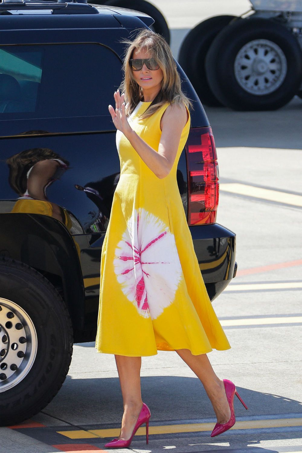 Melania Trump con vestido amarillo de Calvin Klein