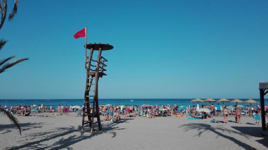 Peñíscola cierra al baño su playa norte por contaminación