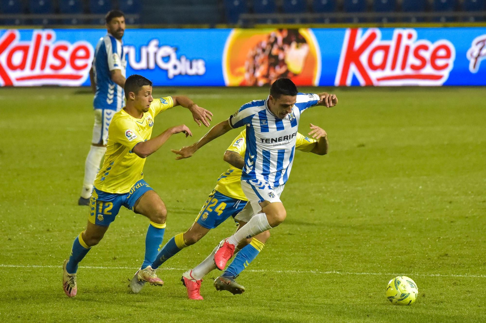 El partido del derbi UD Las Palmas - CD Tenerife, en imágenes