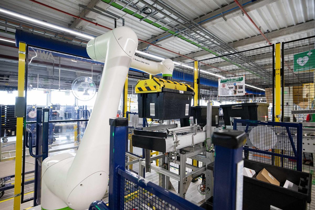 Uno de los robots colaborativos de Amazon el Prat de Llobregat llamado Spark, pionero a nivel mundial.