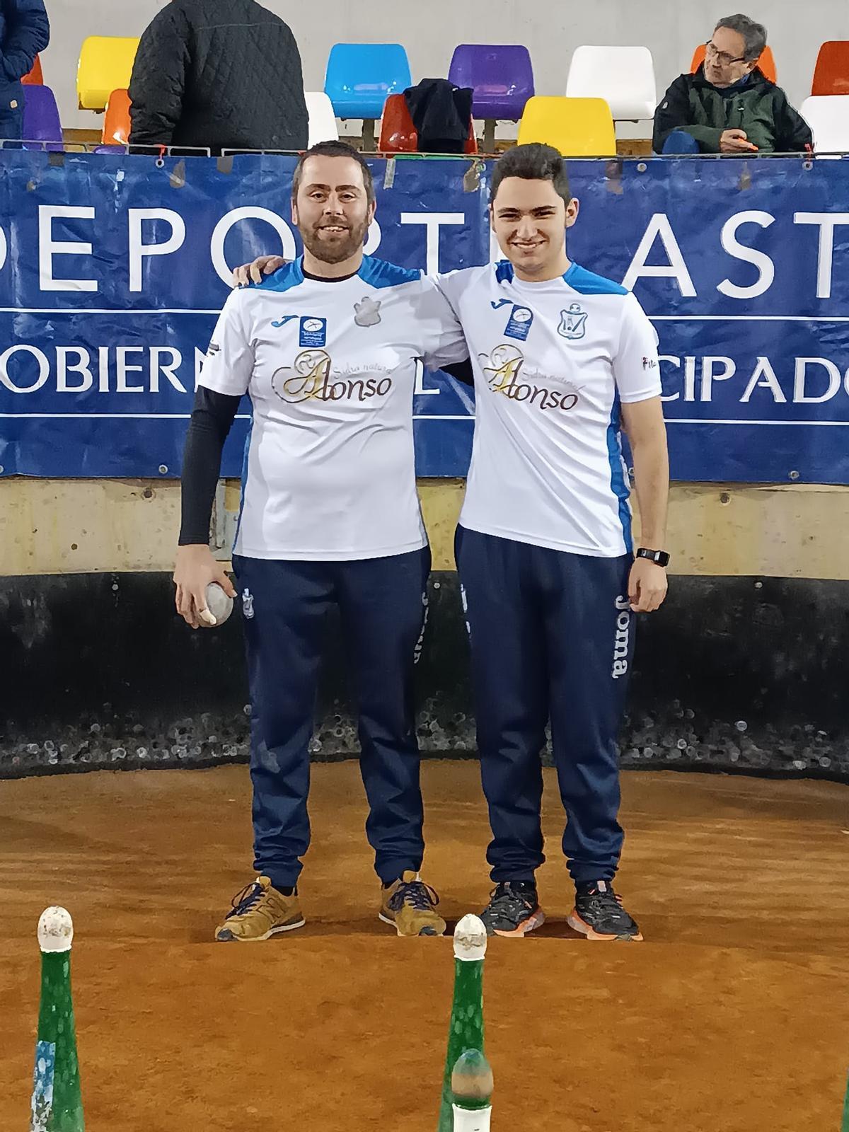 Abelardo López, a la izquierda, y Jairo González, antes de su enfrentamiento de semifinales.