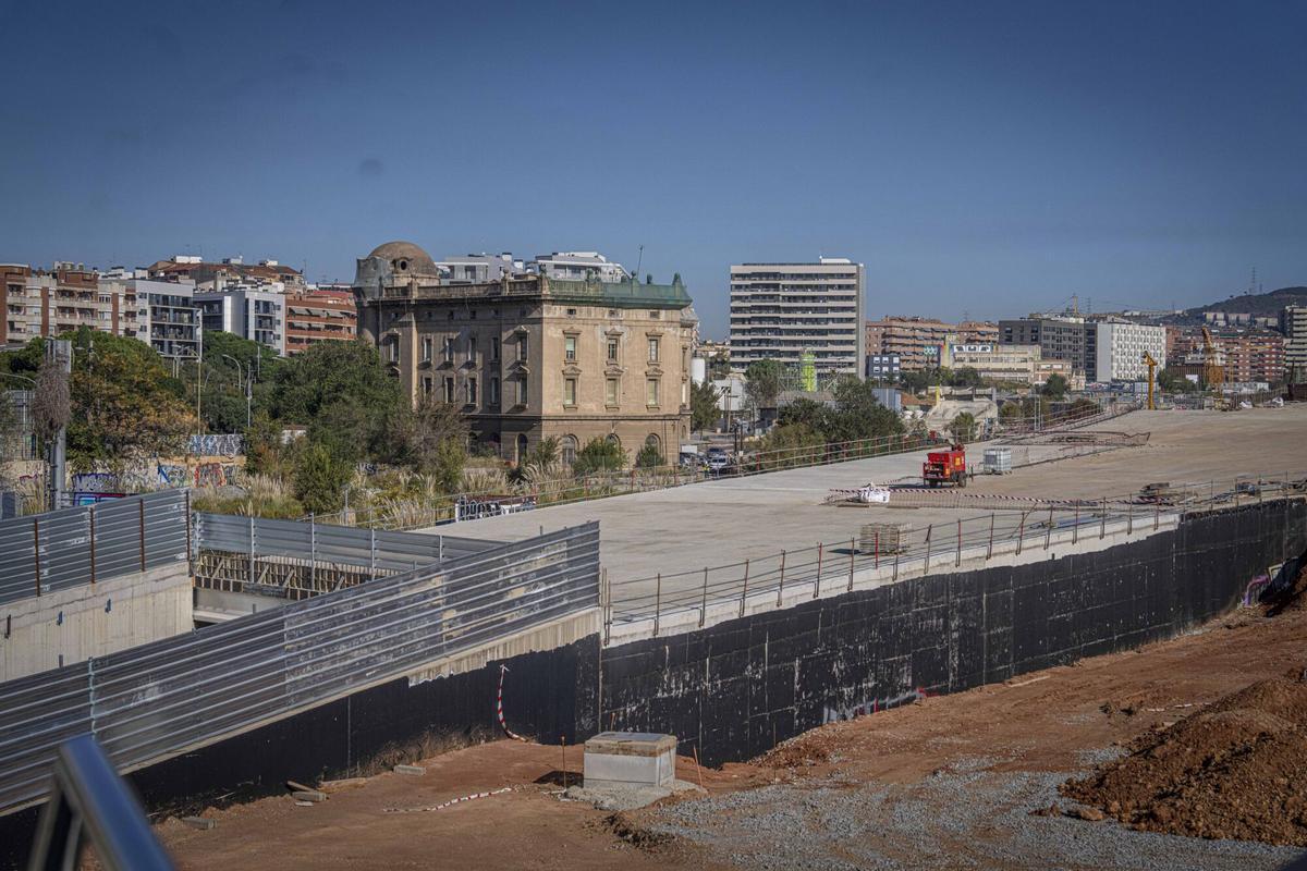 Barcelona, 28/10/2025 Barcelona. Foto del edificio de la estación de Adif de La Sagrera, que se prevé derribar a principios de 2026. AUTOR: MANU MITRU