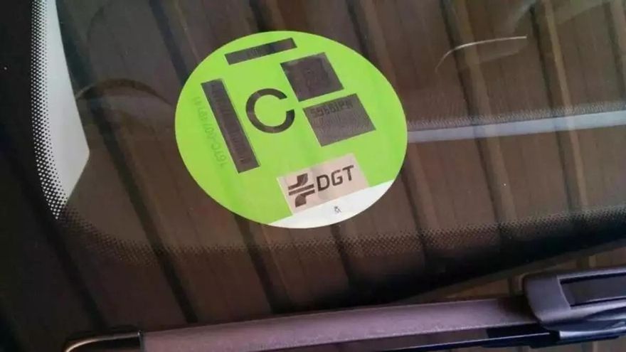 Etiqueta mediambiental: On pots aconseguir el famós adhesiu de la DGT?