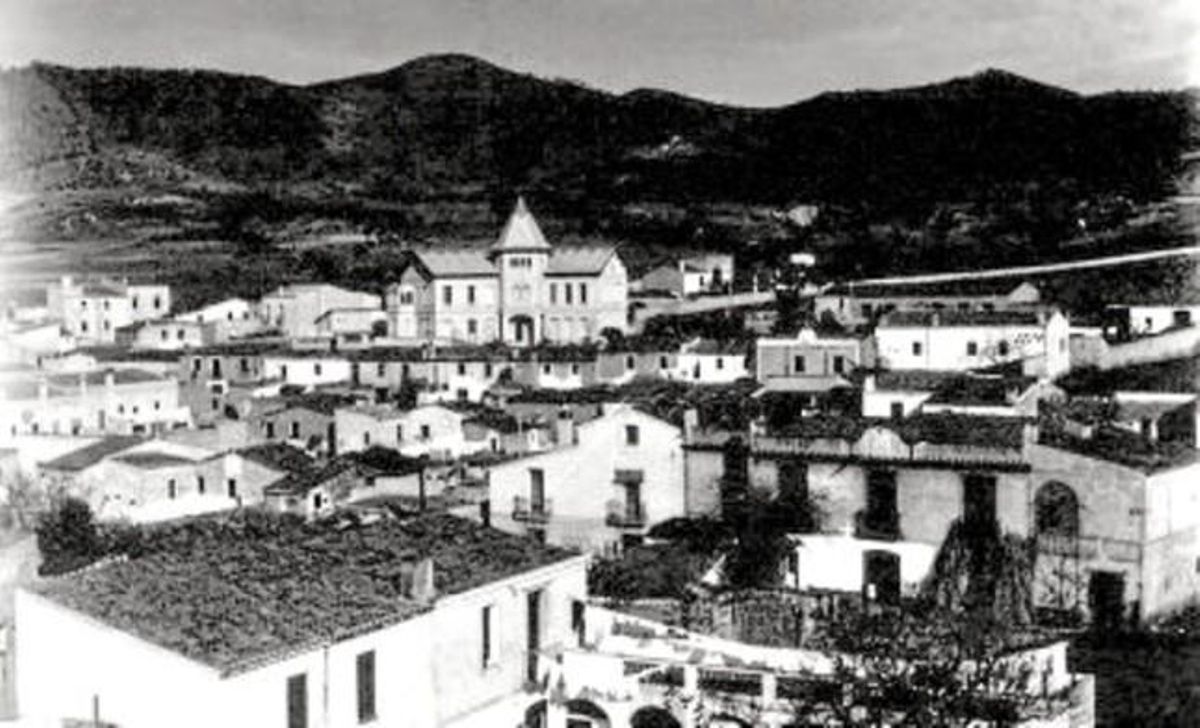 PanoràmicaFotografia històrica de Santa Coloma de Gramenet, amb Can Roig i Torres al fons. PanoràmicaFotografia històrica de Santa Coloma de Gramenet, amb Can Roig i Torres al fons.