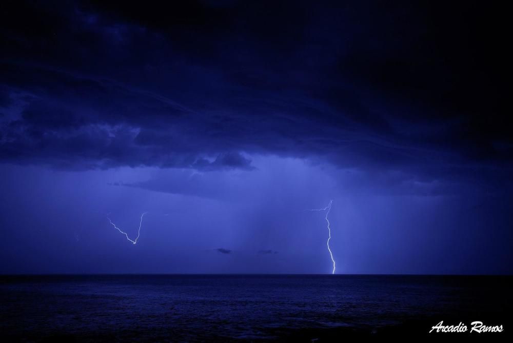 Relámpagos durante la madrugada en Tenerife