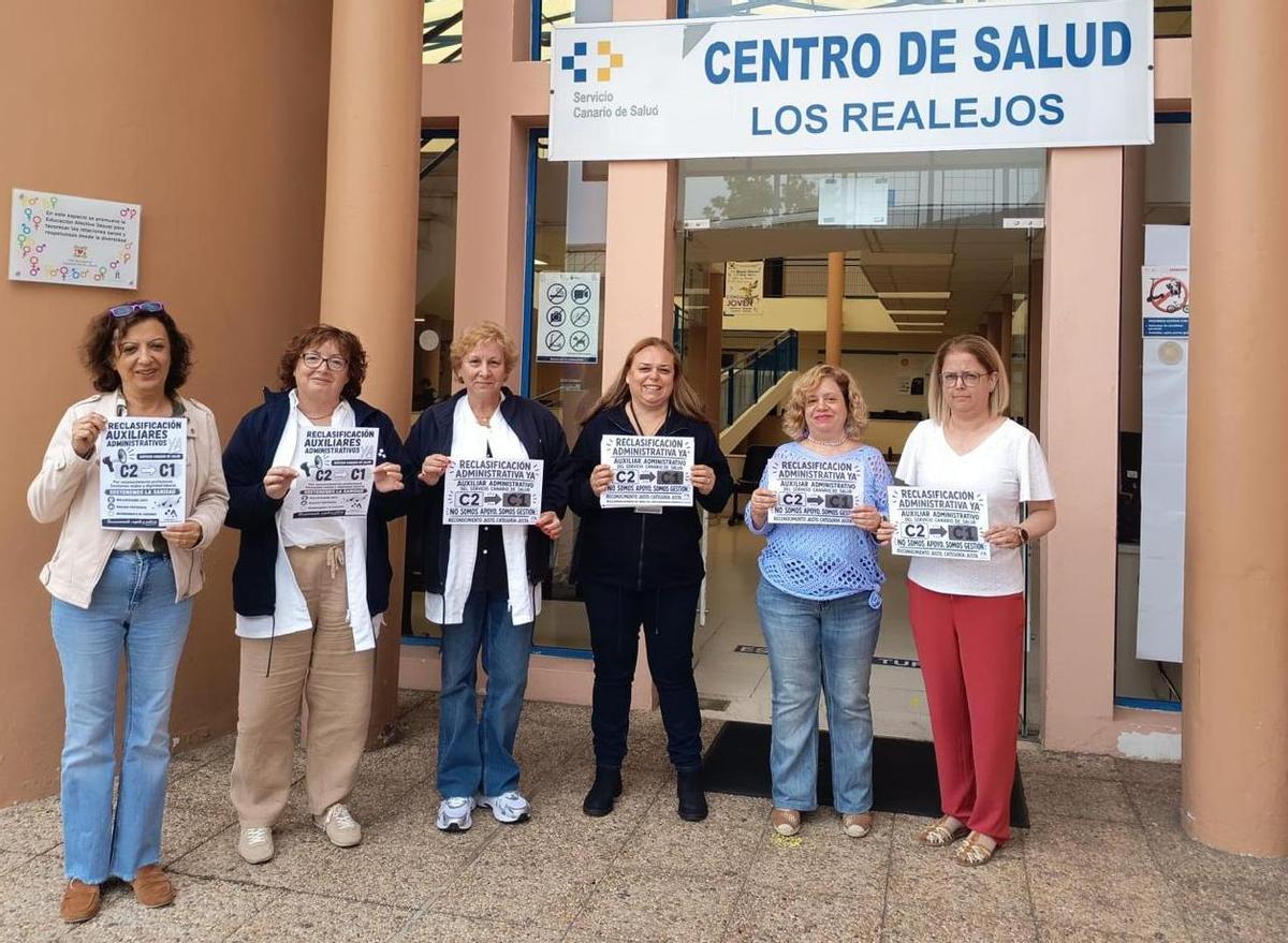 Los Auxiliares Administrativos del Servicio Canario de Salud exigen su reclasificación inmediata al Grupo C1