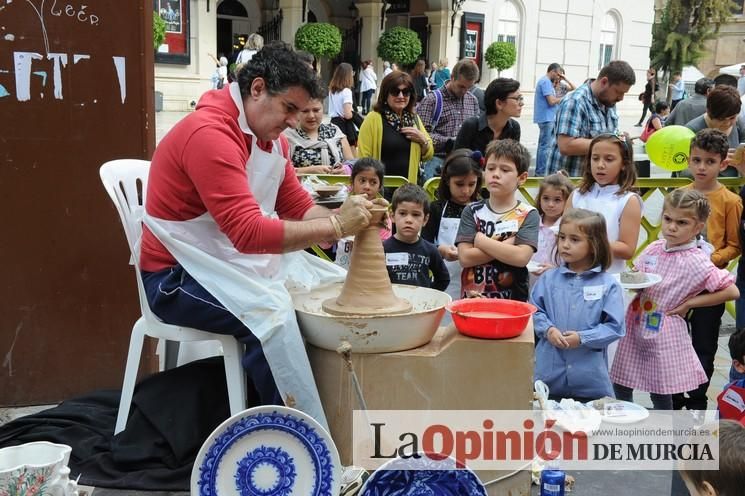 Taller de barro en la Plaza del Romea