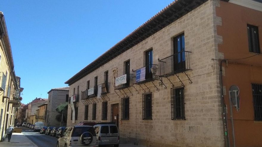 Fachada del palacio de Valparaíso de Toro reconvertido en centro multiservicios.