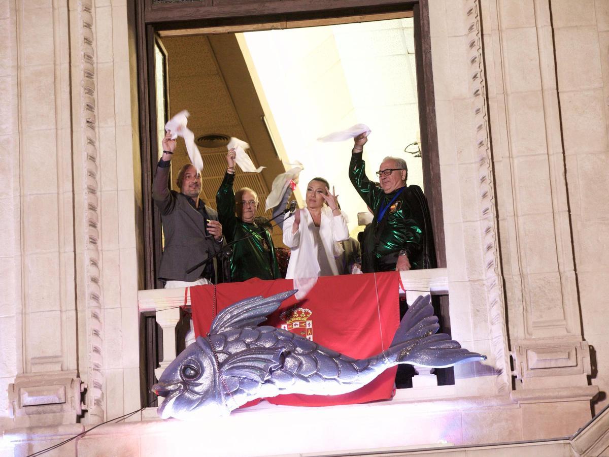 Momentos de emoción tras la lectura del Testamento de la Sardina.