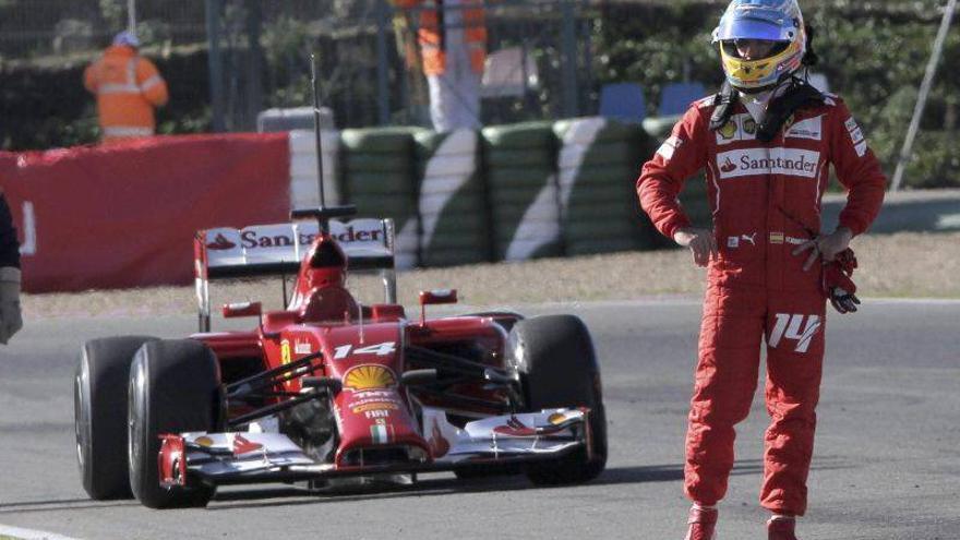 A Alonso se le para el Ferrari en los entrenamientos de Jerez