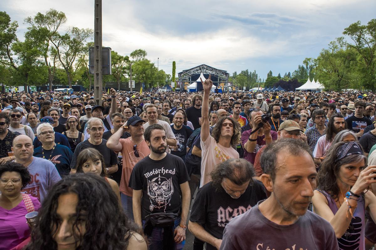 El p�blico siguiendo uno de los conciertos en el Azkena Rock Festival en Vitoria Gasteiz.jpg