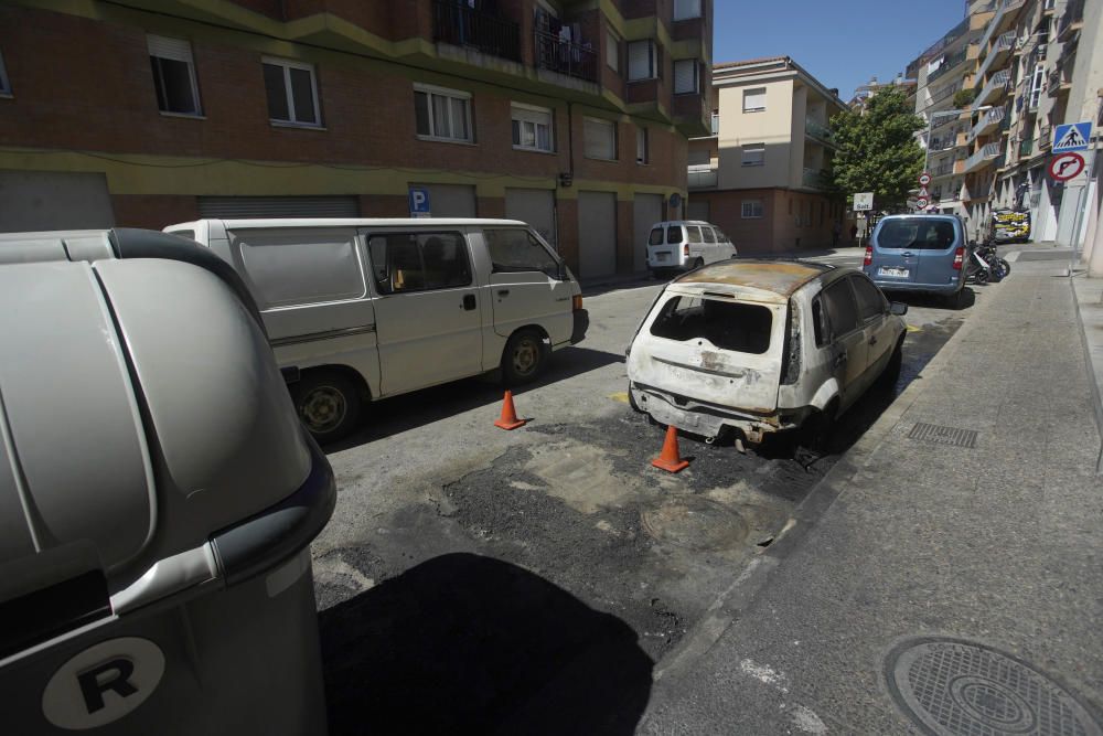 Un dels vehicles ben cremat