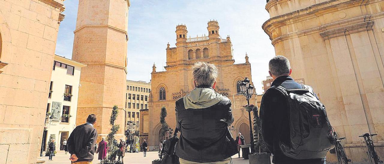 El patrimonio de la plaza Mayor de Castelló es uno de los más visitados por los turistas que descubren la ciudad