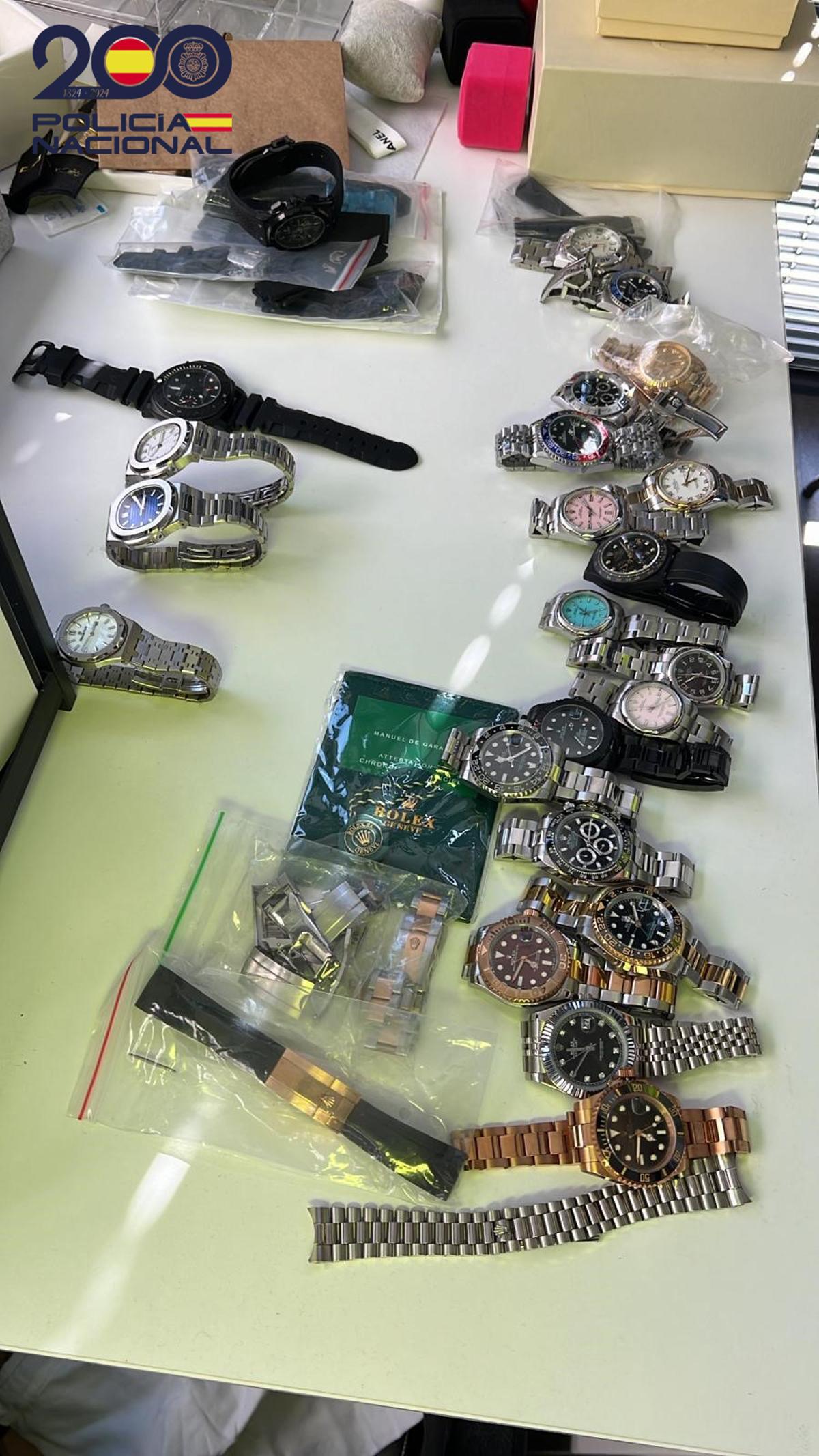 Objetos falsos encontrados en la vivienda registrada