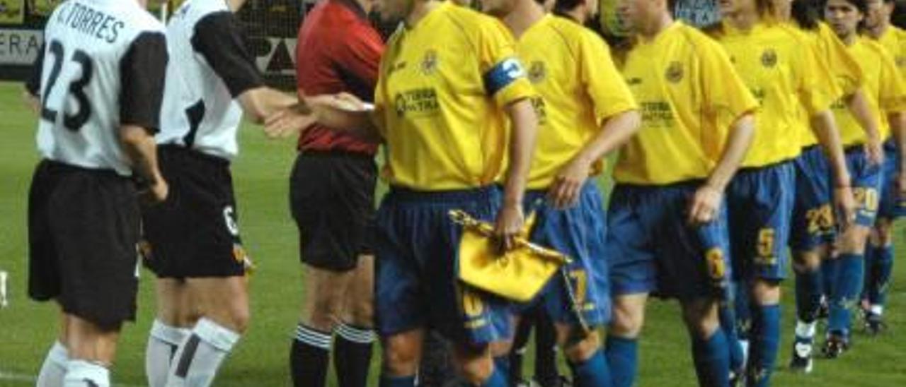 Quique Álvarez ejercía de capitán en las semifinales de la UEFA de la 2003-04.