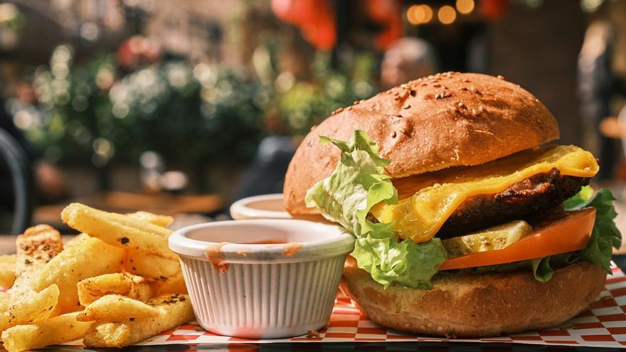 &quot;No servimos comida en la terraza porque se enfría&quot;: La reseña más insólita de Canarias