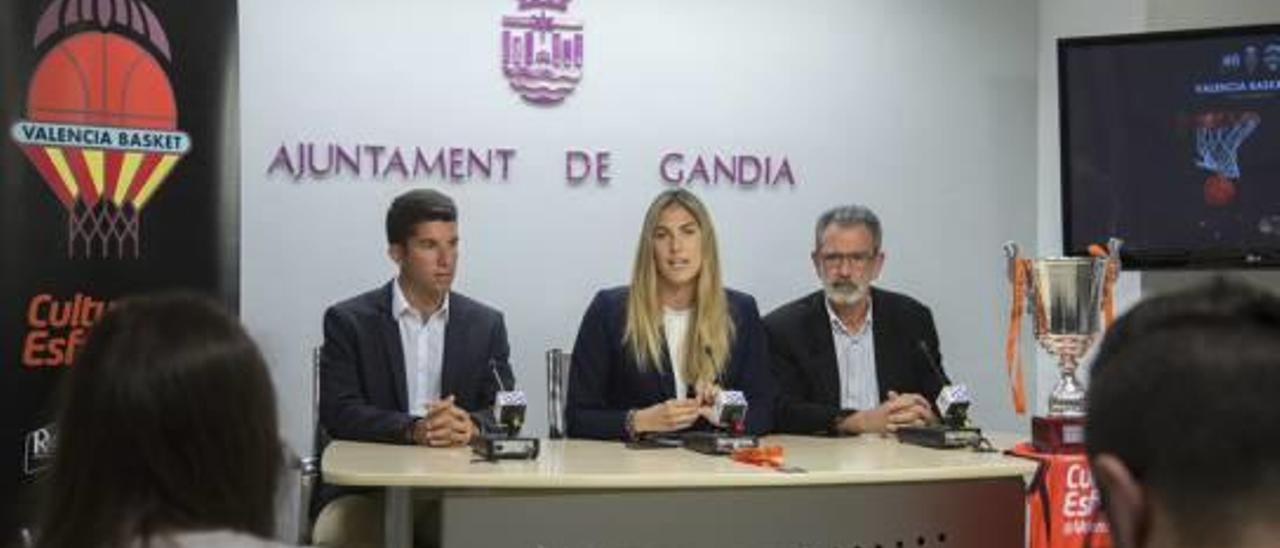 Javier Porcar, Lydia Morant y Javier Gil, en rueda de prensa.