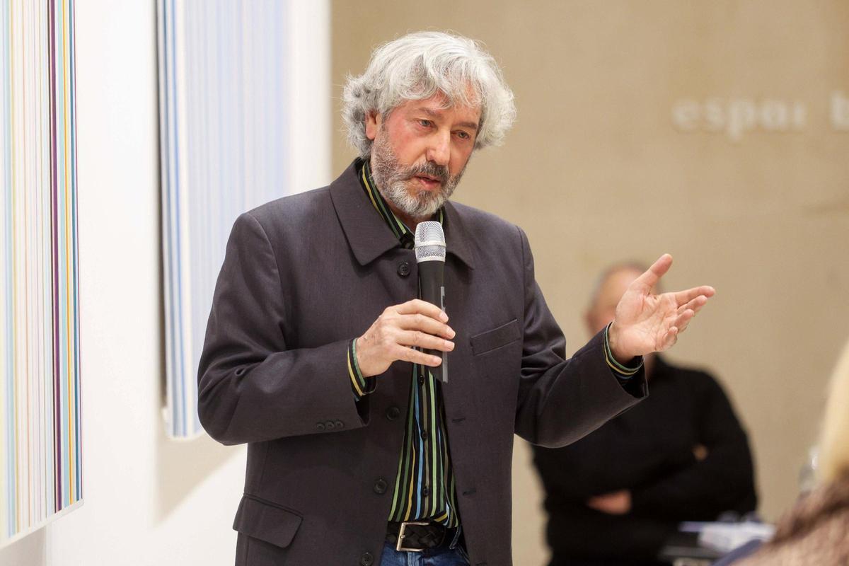 Pedro María Asensio presenta su reflexión crítica sobre el urbanismo de Ibiza en el Coaib Pedro María Asensio presenta su reflexión crítica sobre el urbanismo de Ibiza en el Coaib