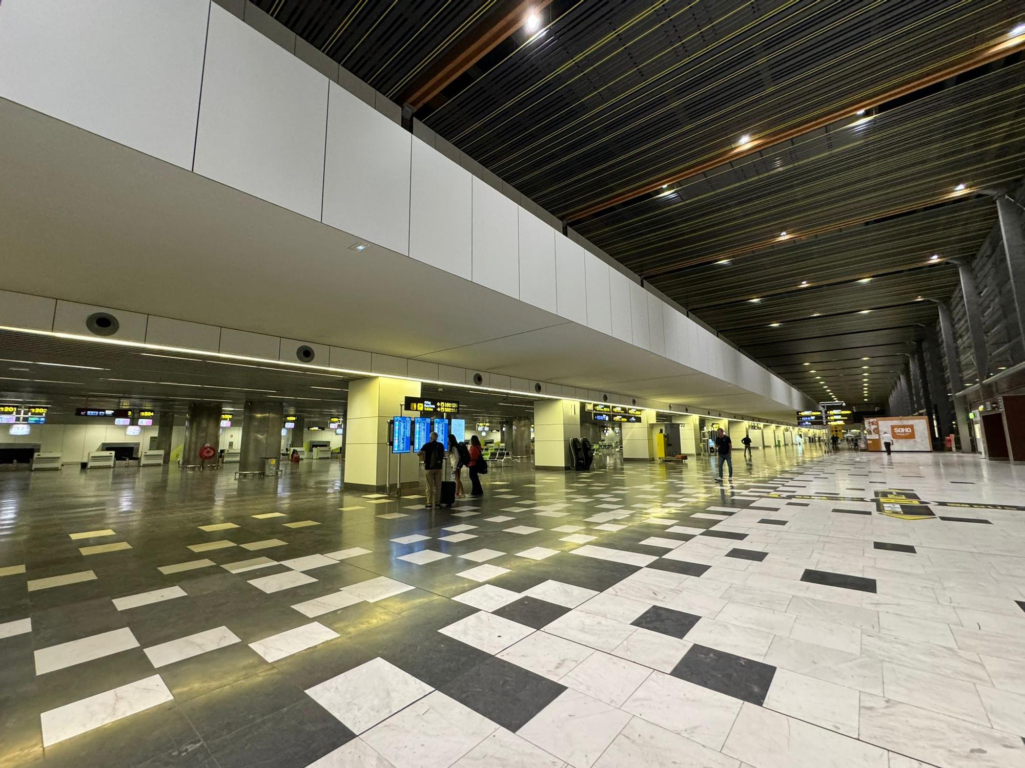 Llegada de los pasajeros que sufrieron el cierre del aeropuerto de Gran Canaria