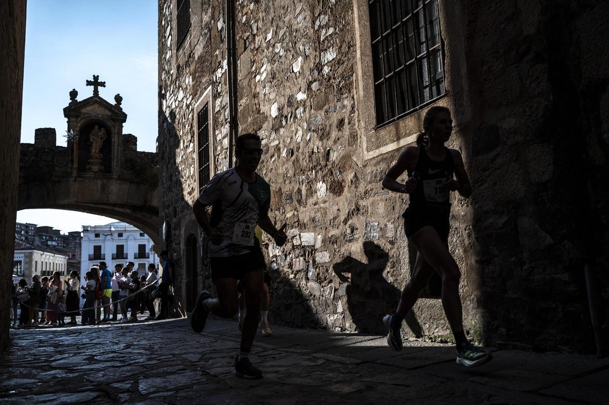Las mejores imágenes de la Media Maratón de Cáceres