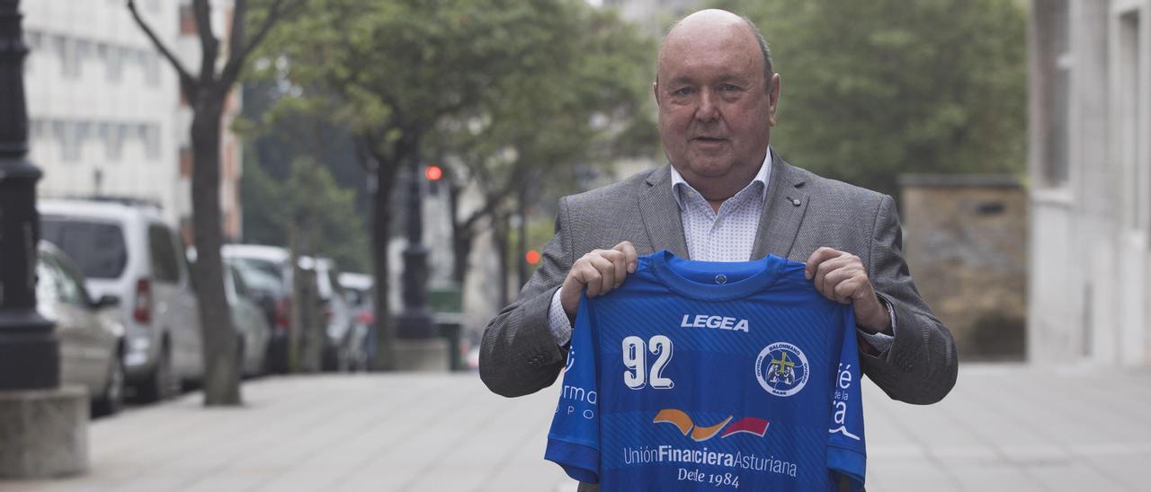 Pepe Rionda, con la camiseta del Base Oviedo.