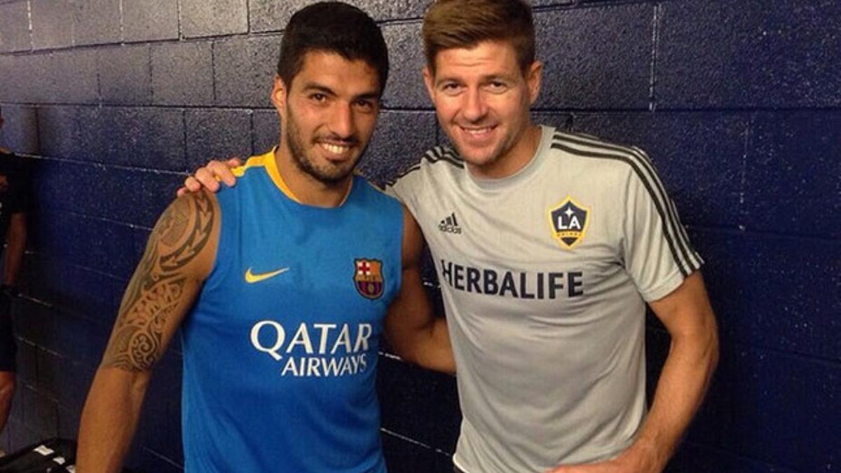 Luis Suárez y Steven Gerrard en Los Ángeles