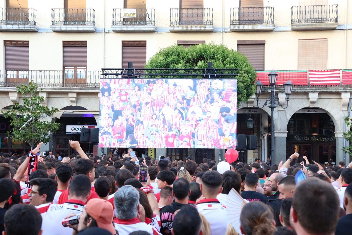 Las calles y bares de Zamora repletos para ver la final por el ascenso a Segunda