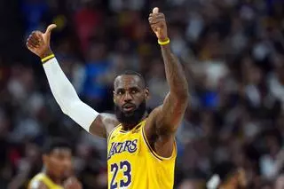 LeBron James se queda en los Lakers