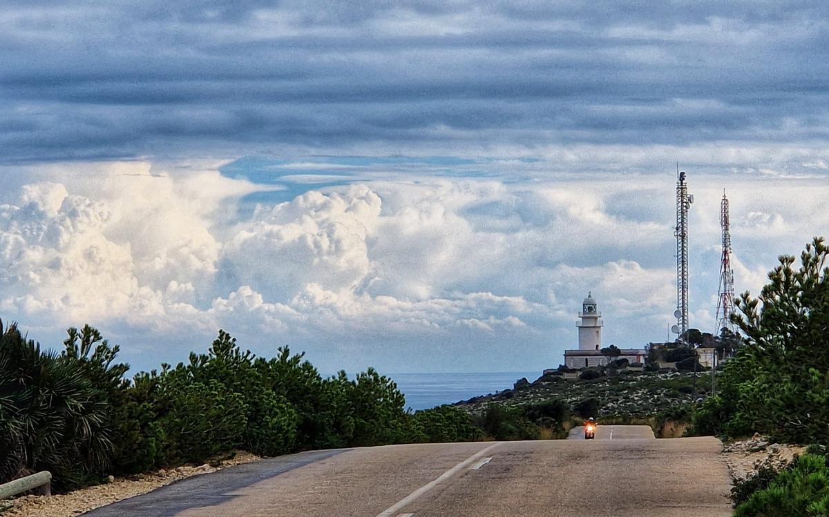 El espectacular cielo que se veía desde el cabo de Sant Antoni de Xàbia.