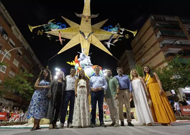 HOGUERAS DE ALICANTE | Feijoo visita la Hoguera de Florida Portazgo junto a Mazón y Barcala
