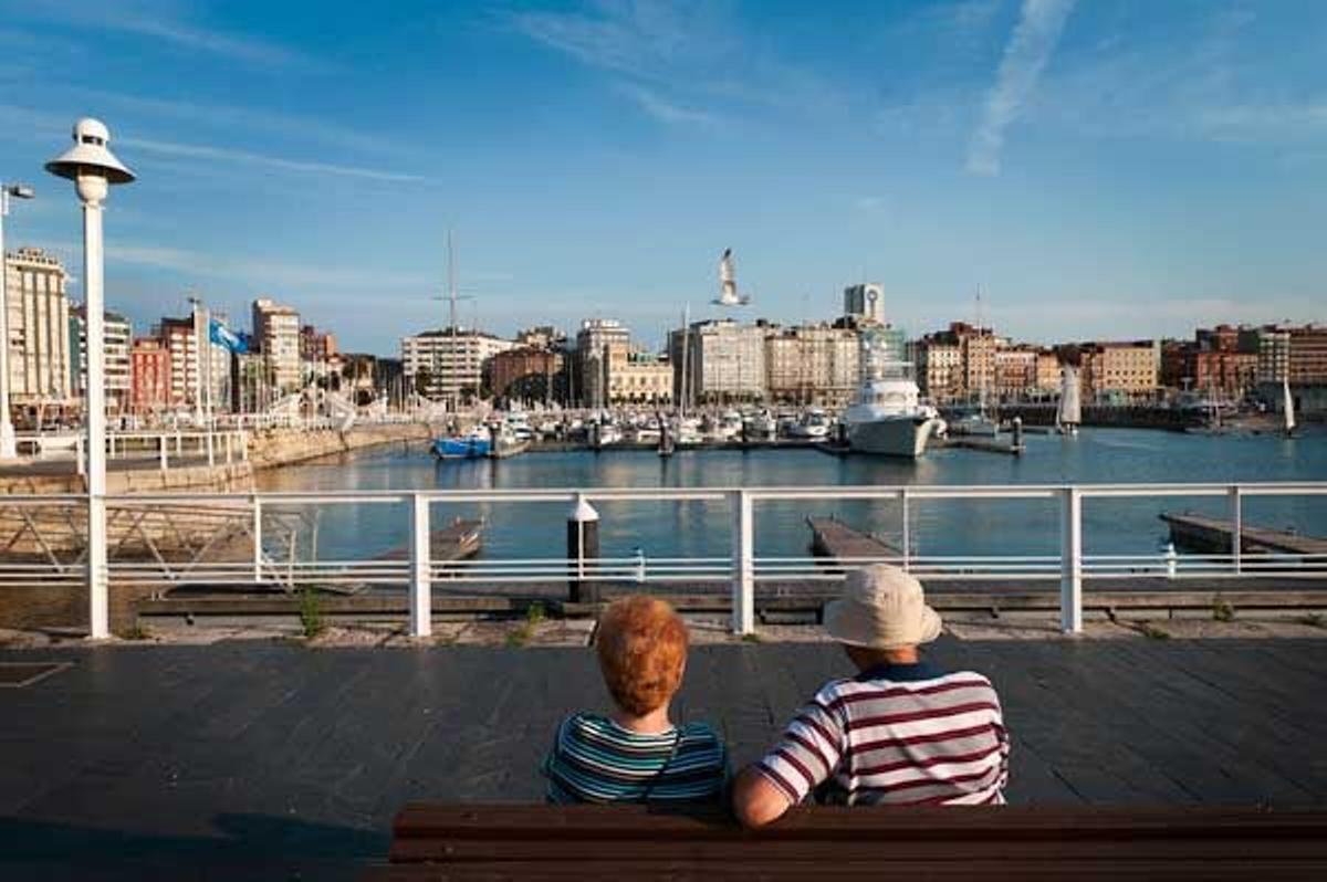 Puerto deportivo de Gijón.