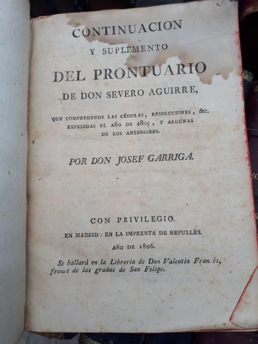 La biblioteca Carles Rahola rescata llibres del segle XVIII llençats a la deixalleria