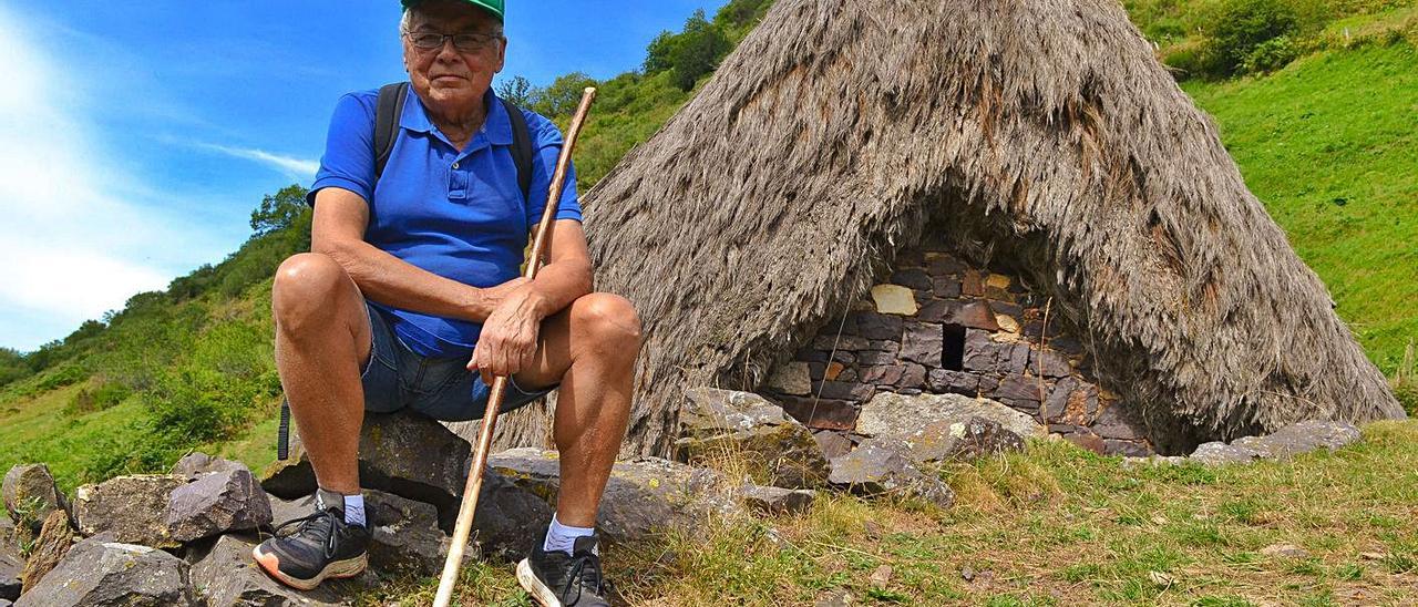 Adriano Berdasco, junto a un teito en La Pornacal.