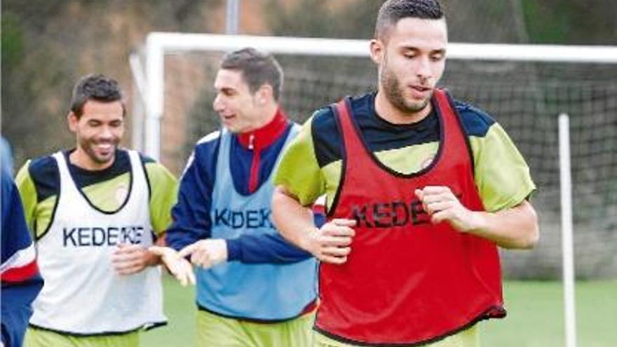 Marc Fernández, en primer pla, en un dels entrenaments que va realitzar amb el Girona l&#039;any 2013.