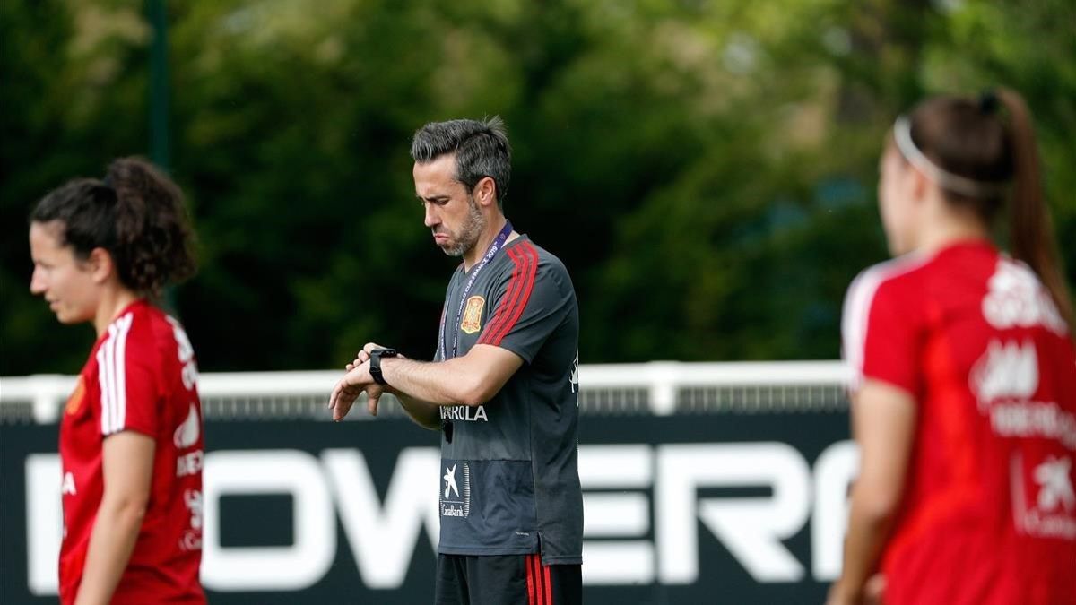 Jorge Vilda, seleccionador español, en el último entrenameinto en Reims.