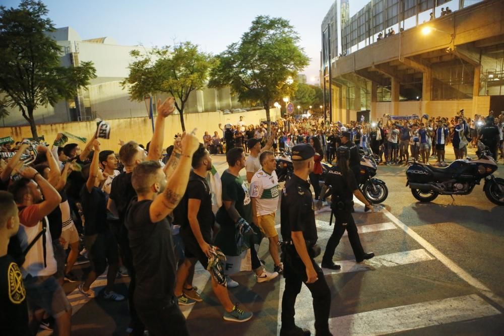 Las aficiones del Hércules y el Elche se &quot;saludan&quot; antes de un derbi