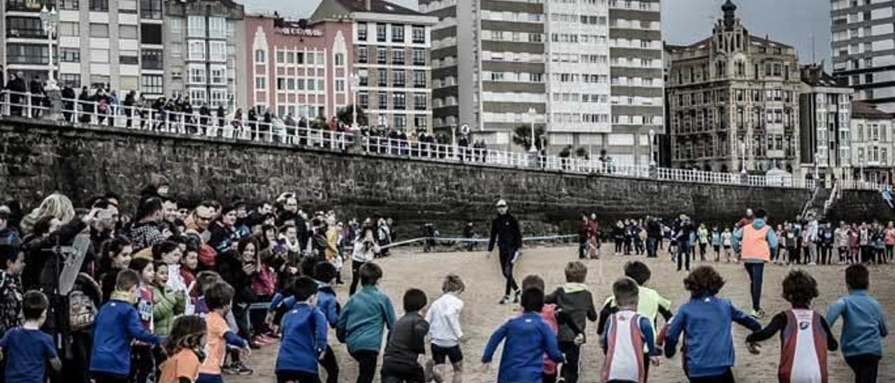 Participantes en una de las carreras para menores.