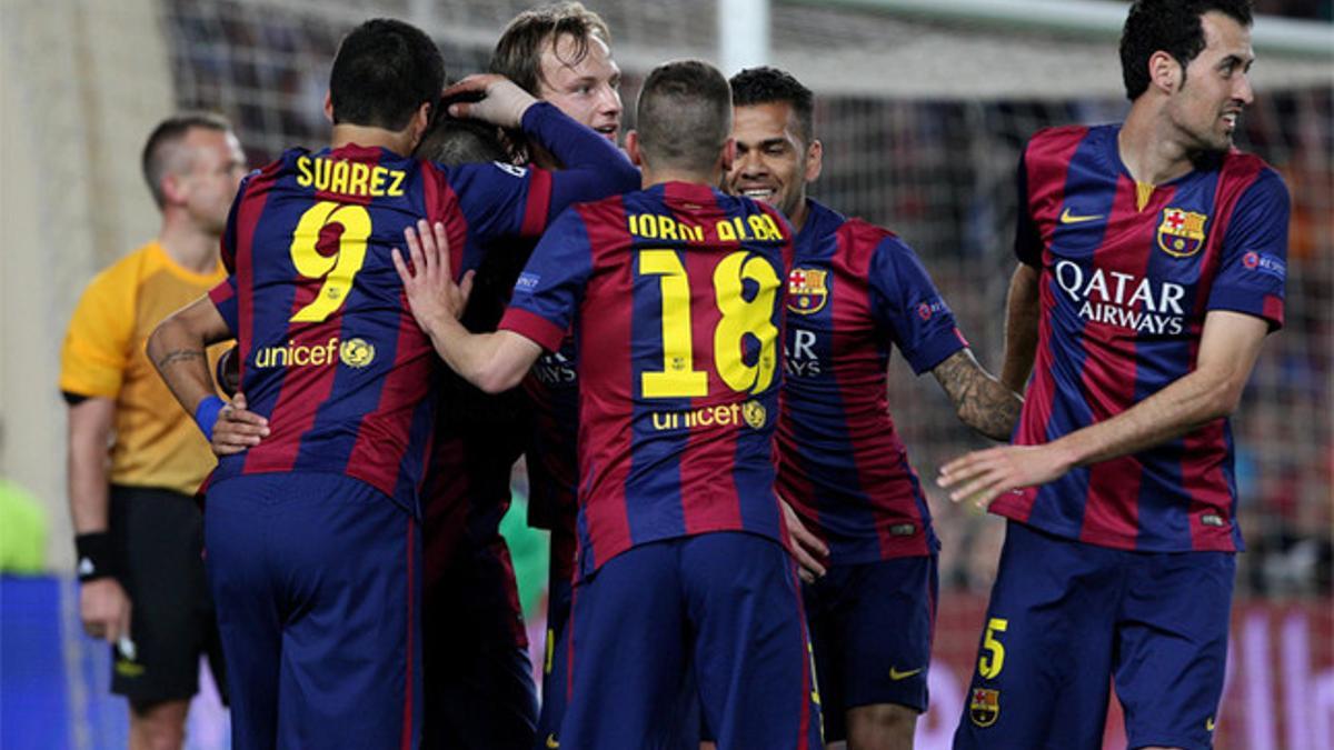 Los jugadores del Barça celebran uno de los goles de Neymar frente al PSG