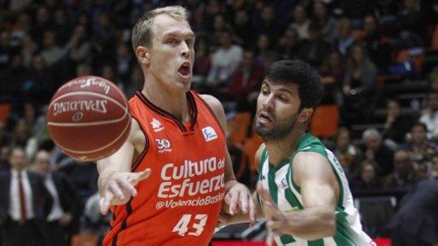 Triunfo plano del Valencia Basket frente al Betis y récord de triples de Rafa Martínez