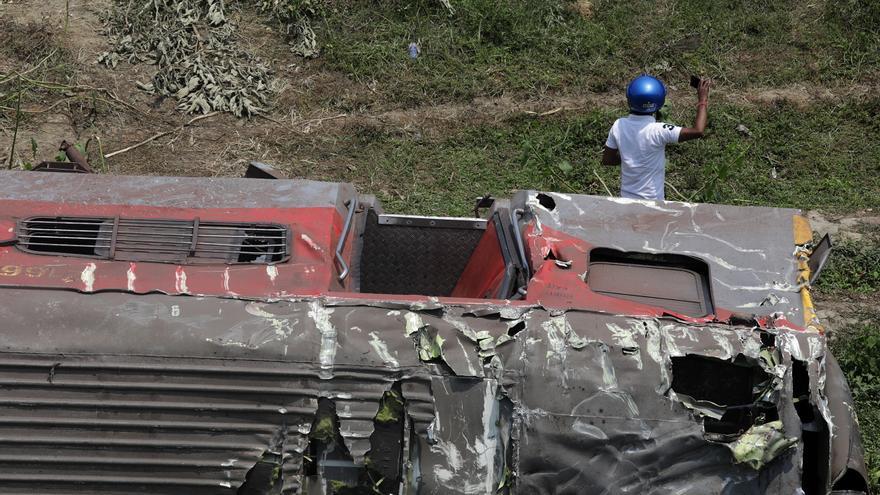 El accidente de tren que dejó 288 muertos en la India lo causó un error humano